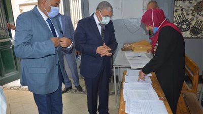 محافظ المنيا يتابع سير امتحانات الثانوية العامة بعدد من اللجان