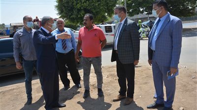 استجابة لشكاوى المواطنين.. محافظ المنيا يتابع رفع القمامة أمام المدرسة الثانوية الزراعية