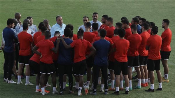 لقاء الخطيب مع اللاعبين