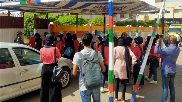 توافد طلاب الثانوية