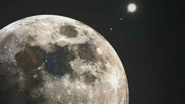اقتران القمر مع كوكب