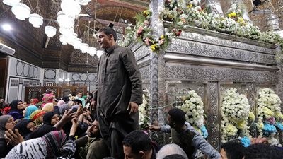 بعد أن وجه السيسي بتطويرها.. هل سيتم فتح أضرحة آل البيت؟.. 