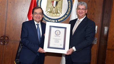 طارق الملا يكرم 