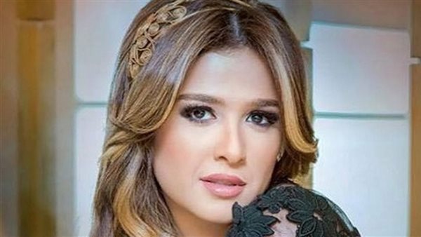 الفنانة ياسمين عبدالعزيز
