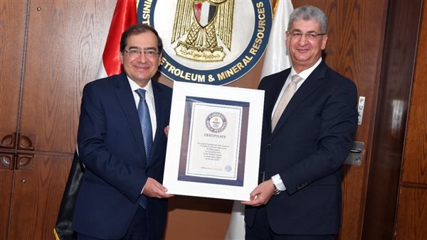 وزير البترول والمهندس