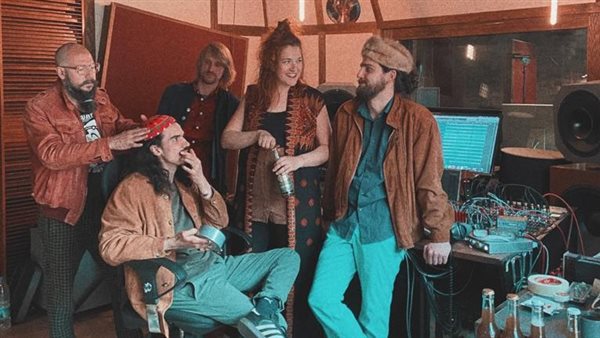 فرقة جميلة والأبطال