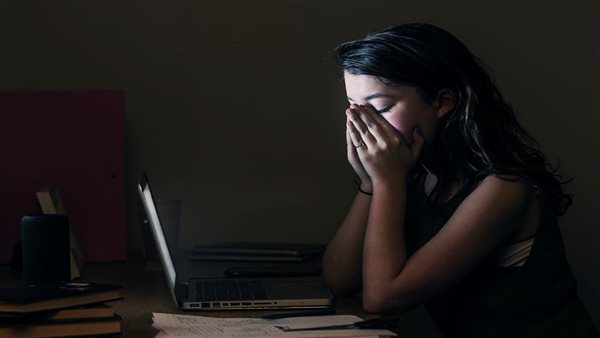 التحرش الإلكتروني،..تعبيرية