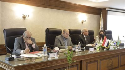 محافظ الجيزة يوجه بتذليل العقبات لتنفيذ مشروعات 