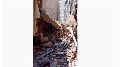 شاهد عيان في واقعة انهيار عقار إمبابة: المبنى المجاور على وشك السقوط