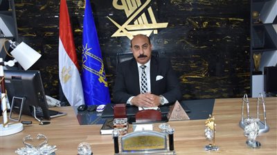 محافظ أسوان يهنئ الطالبتين الأوليين على مستوى الجمهورية في الدبلومات الفنية