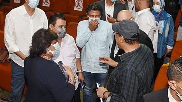 وزيرة الثقافة مع