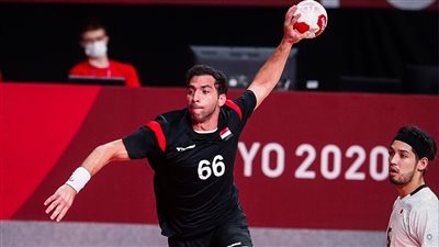 والد أحمد الأحمر: قدم الكثير لمصر في كرة اليد.. وكنا نعلم بقرار اعتزاله 