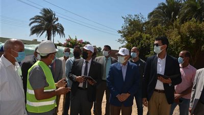 محافظ المنيا يتابع مشروعات 