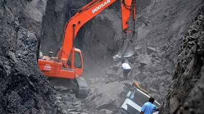 مصرع 51 شخصا وإصابة آخرين في انفجار منجم فحم بإيران