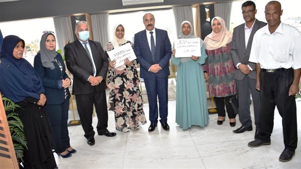 محافظ أسوان يكرم