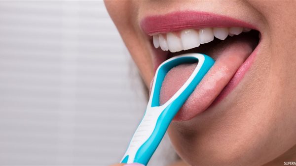 تنظيف اللسان