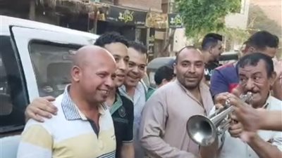 رقص وزغاريد ومُزمار بلدي.. أهالي الفيوم يستقبلون 