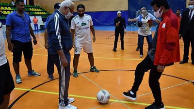 وزير الرياضة: نستهدف الفتيات والسيدات لممارسة الأنشطة الرياضية في مراكز الشباب (صور)