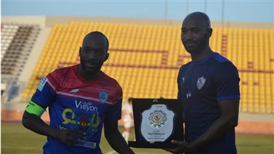 شيكابالا يكرم قائد أبها السعودي 