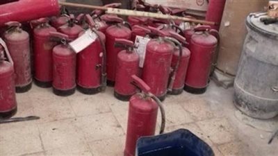 ضبط مصنع طفايات حريق ومحطة وقود بدون ترخيص بالبحيرة
