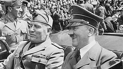 أسس الفاشية وقتل أكثر من 200 ألف ليبي.. محطات في حياة موسوليني