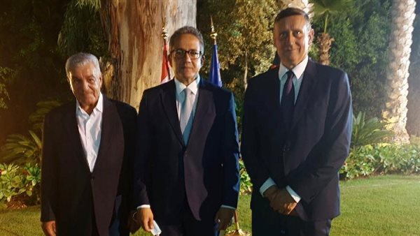 وزير السياحة يشارك