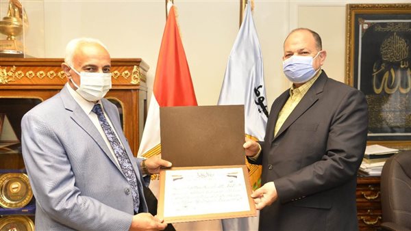 محافظ أسيوط ووكيل