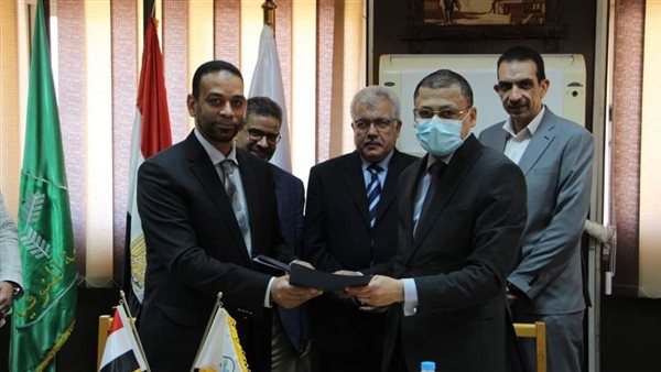 توقيع عقود أجهزة