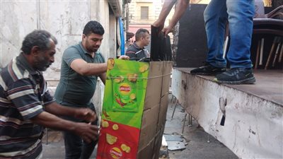 محافظ الإسكندرية يكلف رؤساء الأحياء بإزالة إشغالات الطريق ورفع تعديات الباعة الجائلين 