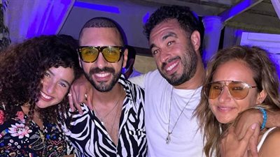 قضى الثنائي إجازتهما بالساحل.. تفاصيل جديدة عن ارتباط نيللي كريم وهشام عاشور (صور وفيديو)
