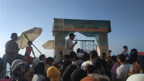 زحام شديد على شواطئ