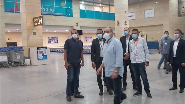 وزير الطيران في مطار