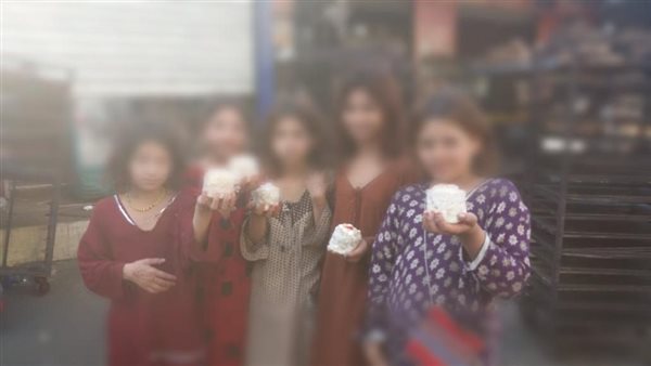 أطفال سوريات يتحولن