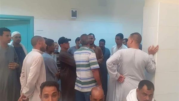 تزاحم المواطنين بمركز