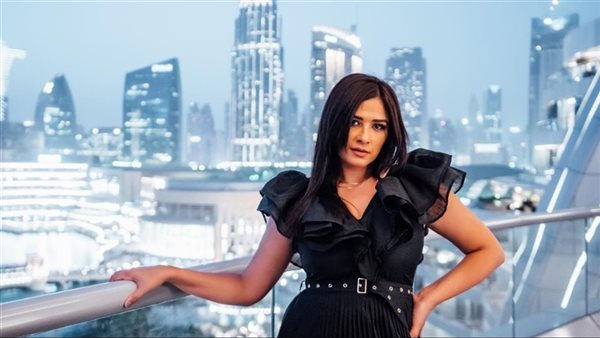 ياسمين عبد العزيز