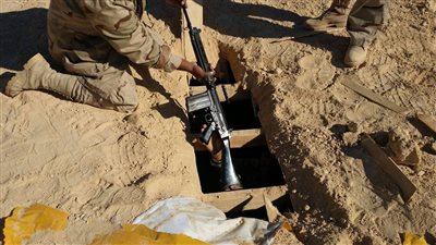 القوات المسلحة: تدمير 13 نفقًا تستخدمه العناصر الإرهابية للتسلل بشمال سيناء