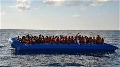 استغرقت 6 ساعات.. انتشال 394 مهاجرًا بينهم مصريون من قارب خشبي في البحر المتوسط