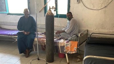 محافظ أسوان يتابع جهود احتواء تداعيات حادث تسريب غاز الكلور بمحطة مياه أبو غلاب 