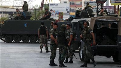 الرئيس اللبناني يدعو الجيش لإعادة الهدوء إلى منطقة خلدة 