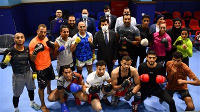 وزير الرياضة يؤازر البعثة البارالمبية قبل السفر لطوكيو (صور)