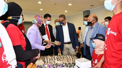 محافظ الفيوم يُطالب الآباء والأمهات بالاهتمام بالأطفال ذوي الهمم واستغلال أنصاف الفرص التي تعود بالنفع عليهم