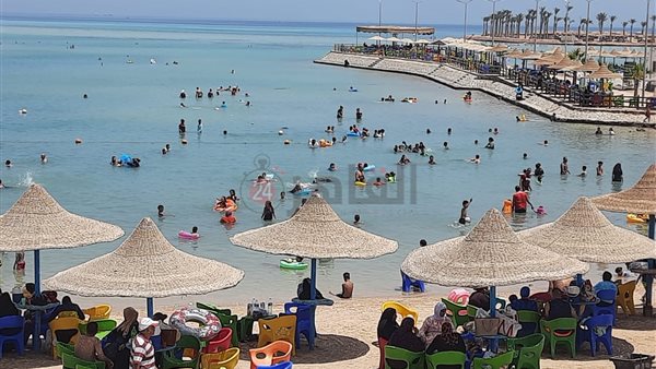 زحام على شواطئ الغردقة
