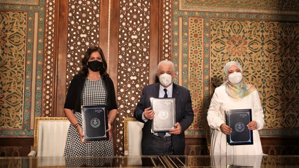 وزيرة الهجرة ووزير