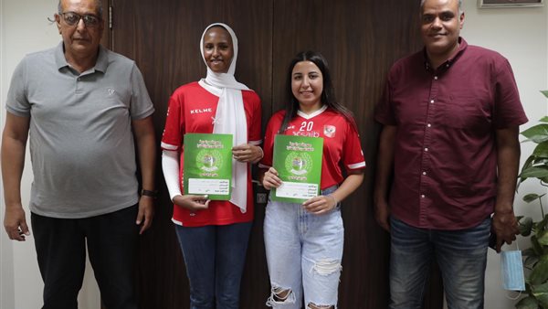 هانيا خالد وآية خالد