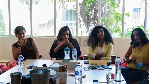 كاتبات ليه لأ خلال