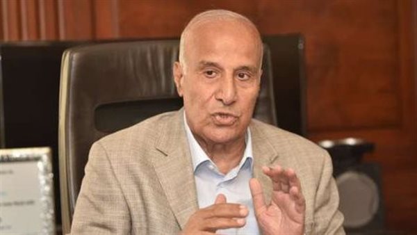 م محمود العناني رئيس