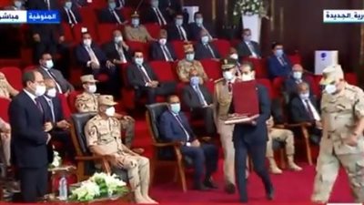 العاملون بشركة سايلو فودز يهدون 