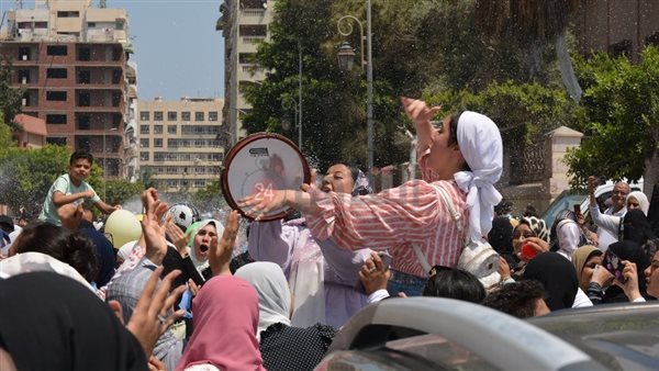 احتفالات طالبات الثانوية