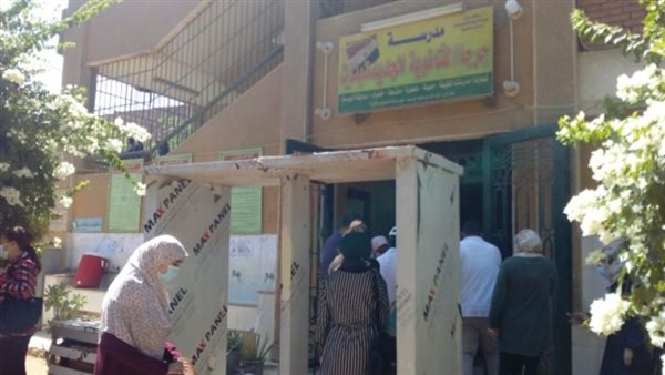 لحظة خروج الطلاب