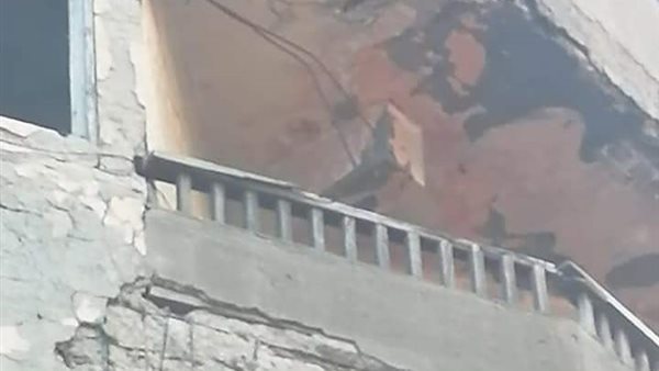 انهيار سقف وشرفة